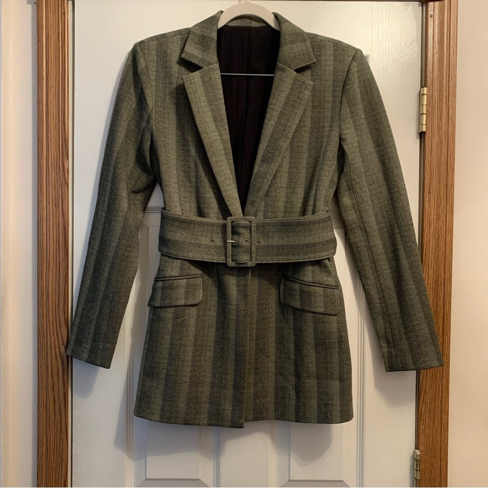 Grey long sleeve single breasted belted collared blazer jacket